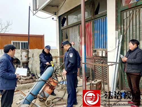 3月13日，枣庄市公安局山亭分局水泉派出所联合有关单位和部门，深入辖区燃气使用场所排查整治燃气安全风险隐患。.jpg