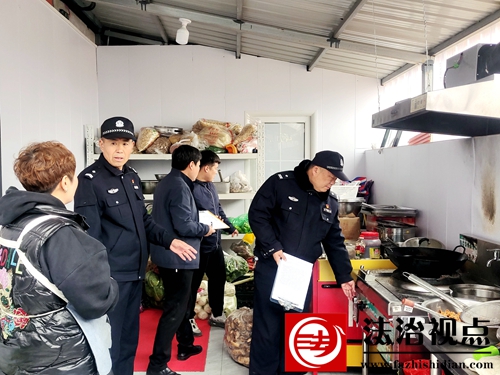 3月13日，枣庄市公安局山亭分局水泉派出所联合有关单位和部门，深入辖区餐馆排查燃气使用安全隐患。.jpg